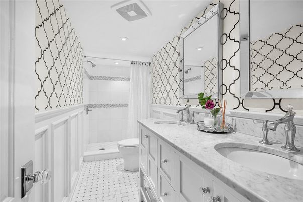 Bathroom, Dual Sink Vanities, Interior, Recessed Lighting