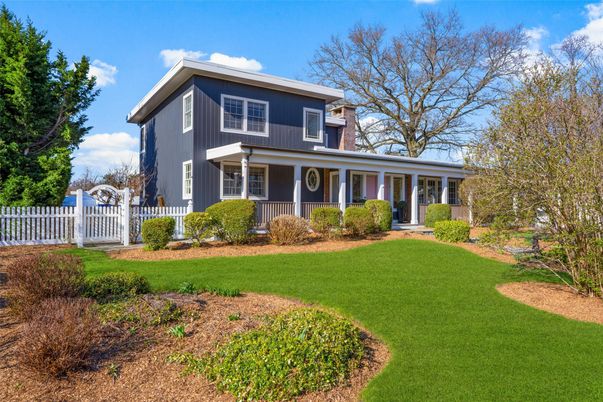 Backyard, Exterior, Facade, American Foursquare
