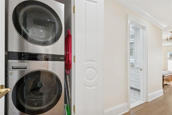Interior, Utility Closets, Washer, Wood Texture Flooring