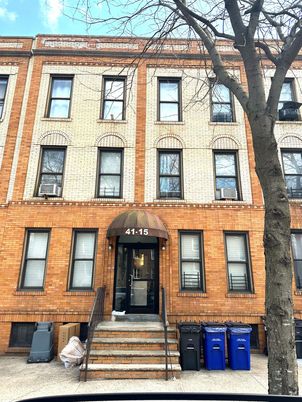 Exterior, Facade, Brick Facade, Rowhouse