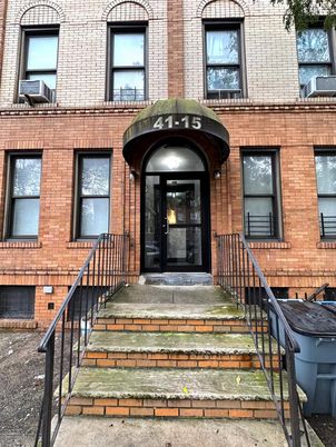 Exterior, Facade, Brick Facade, Rowhouse