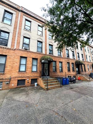 Exterior, Facade, Brick Facade, Rowhouse
