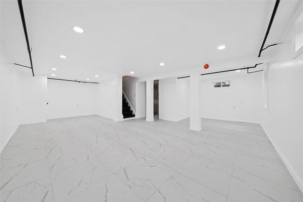 Empty room, Interior, Marble, Recessed Lighting