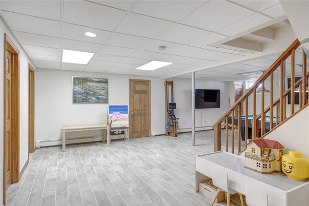 Interior, Recessed Lighting, Wood Texture Flooring