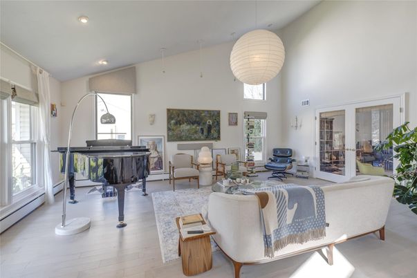 Interior, Living room, Pendant Lights, Piano, Recessed Lighting, Wood Texture Flooring