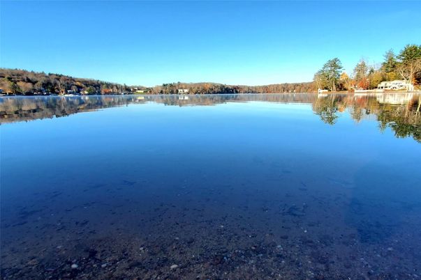 Exterior, Lake