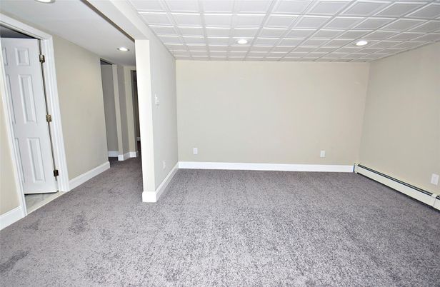 Empty room, Interior, Recessed Lighting