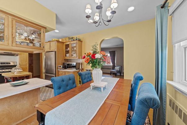 Chandelier, Dining room, Interior, Kitchen, Recessed Lighting, Stainless Steel Appliances