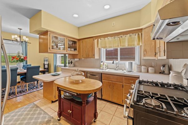 Chandelier, Dining room, Interior, Kitchen, Recessed Lighting, Stainless Steel Appliances, Wood Texture Flooring