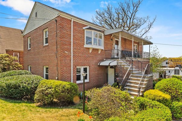 Exterior, Facade, Brick Facade, Rowhouse