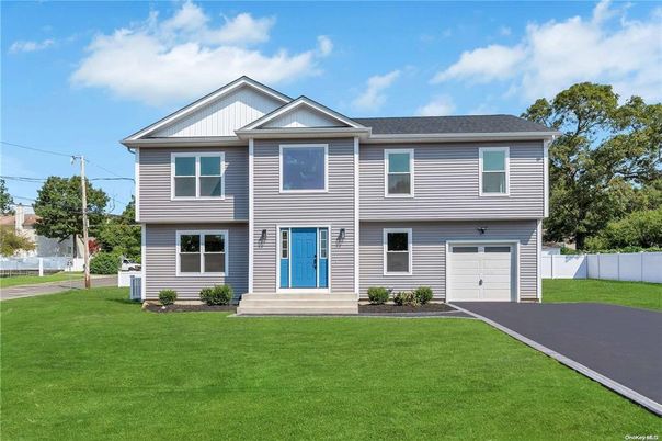 Attached, Exterior, Facade, Raised Ranch