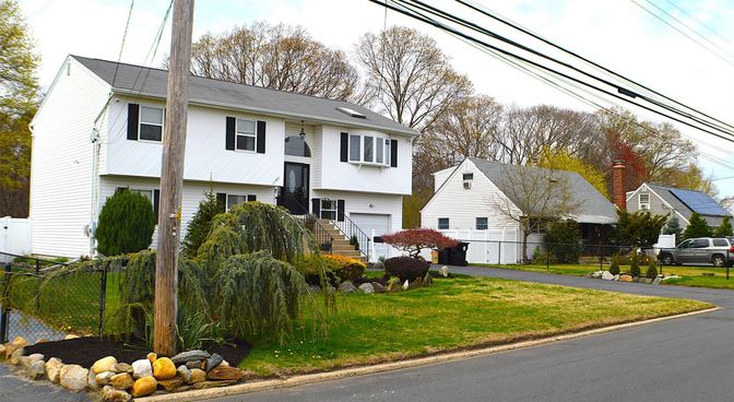 Attached, Exterior, Facade, Raised Ranch