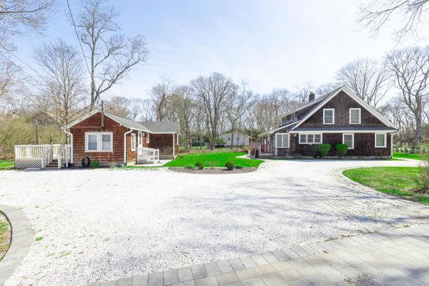 Backyard, Exterior, Facade, Brick Facade, Log Home