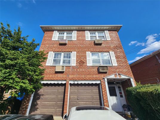 Attached, Exterior, Facade, Brick Facade, Rowhouse