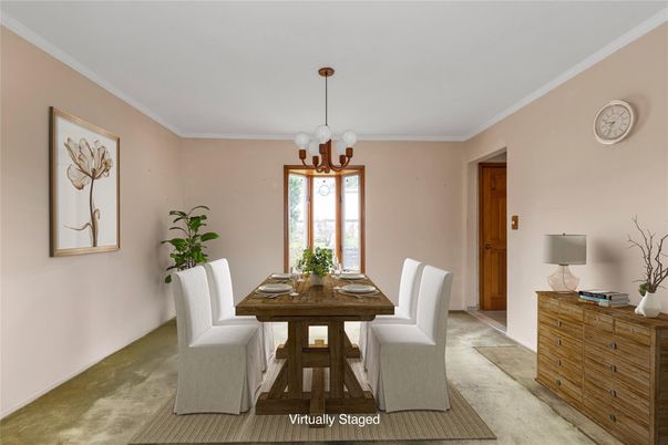 Chandelier, Dining room, Interior, Pendant Lights