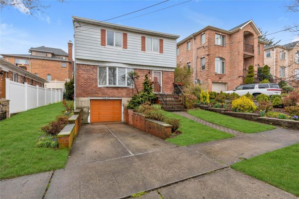 Attached, Exterior, Facade, Brick Facade, Rowhouse