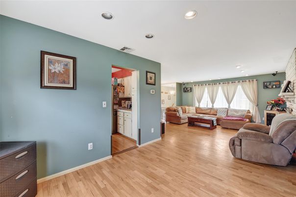 Interior, Living room, Recessed Lighting, Wood Texture Flooring