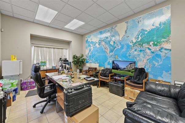 Home Office, Interior