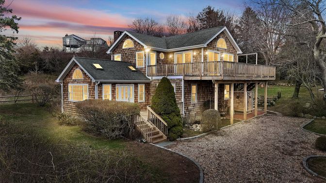 Exterior, Facade, Log Home