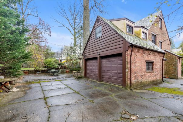 Detached Garage, Exterior
