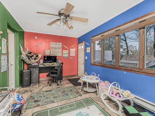 Home Office, Interior
