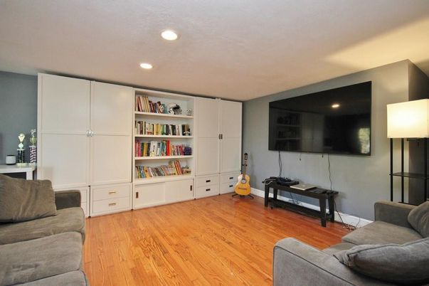 Interior, Living room, Recessed Lighting, Wood Texture Flooring