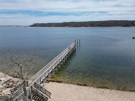 Exterior, Lake