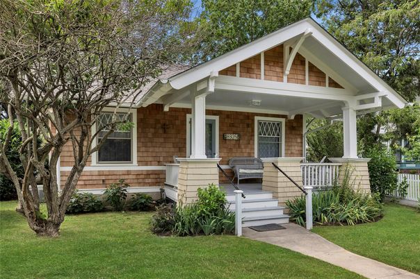Exterior, Facade, American Craftsman