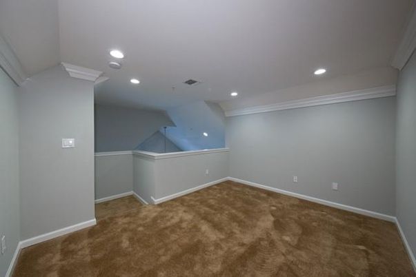 Empty room, Interior, Recessed Lighting