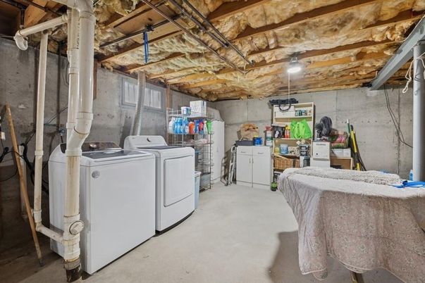Interior, Washer, Wooden Beams