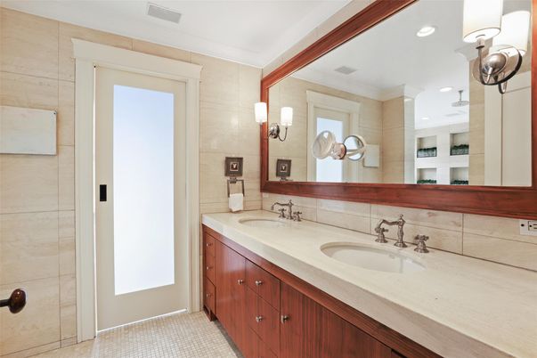 Bathroom, Dual Sink Vanities, Interior, Recessed Lighting
