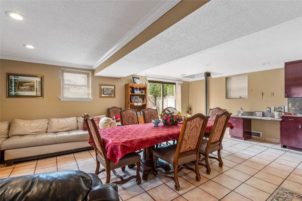 Dining room, Interior, Recessed Lighting