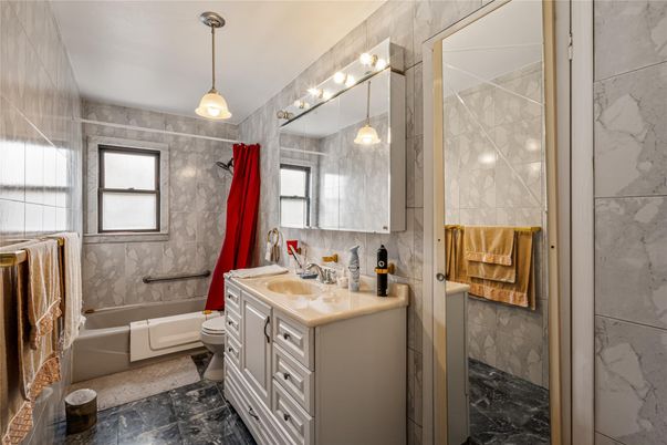 Bathroom, Interior, Marble Walls, Pendant Lights
