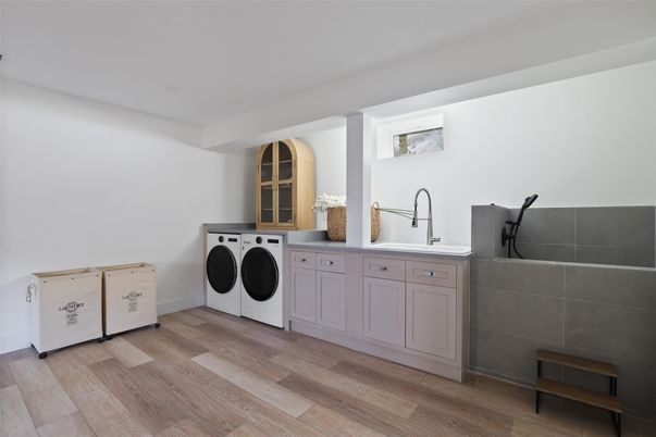 Interior, Washer, Wood Texture Flooring