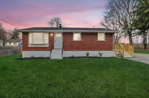 Exterior, Facade, Brick Facade, Raised Ranch