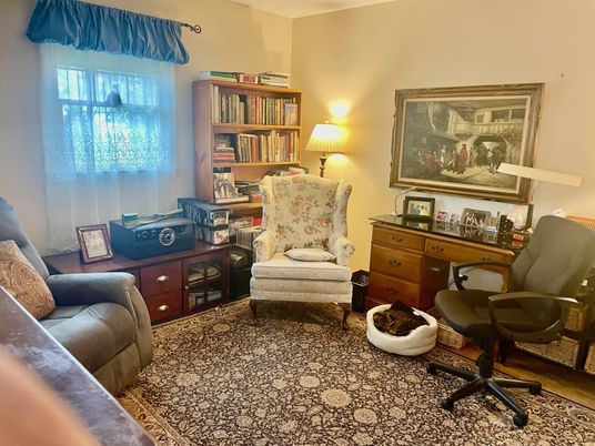 Home Office, Interior
