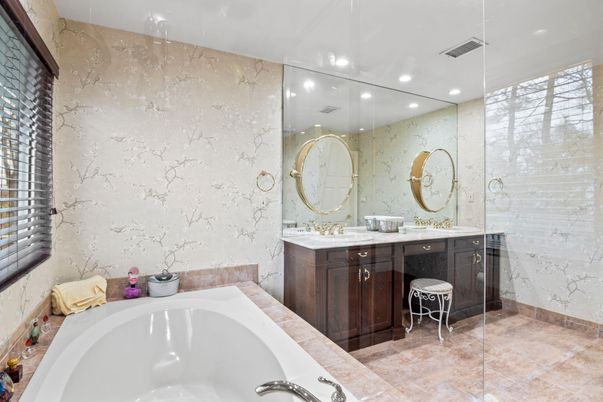 Bathroom, Dual Sink Vanities, Interior, Recessed Lighting