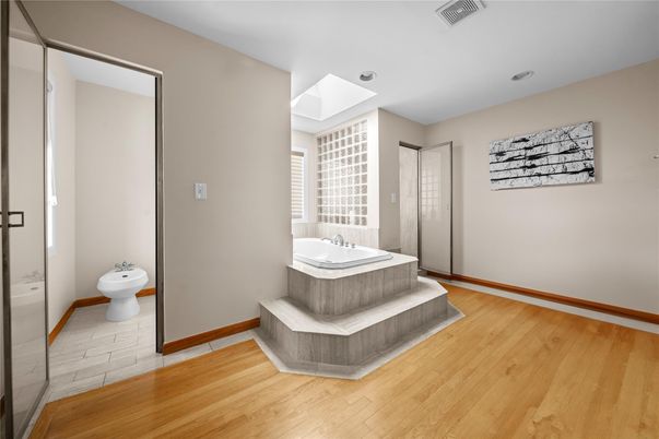 Bathroom, Interior, Recessed Lighting, Wood Texture Flooring