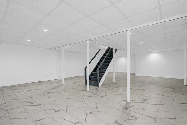 Empty room, Interior, Marble, Recessed Lighting