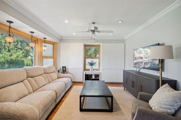 Interior, Living room, Pendant Lights, Recessed Lighting