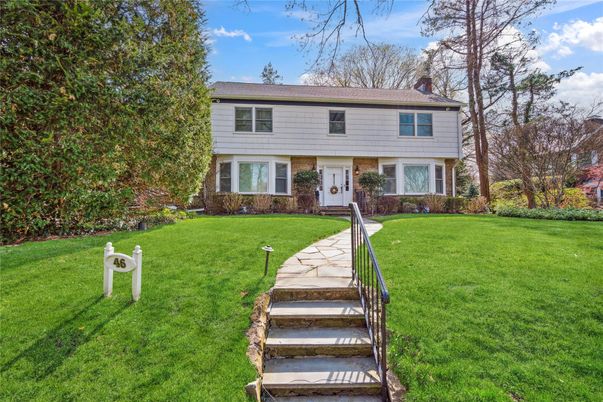 Exterior, Facade, Brick Facade, Raised Ranch