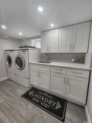 Interior, Recessed Lighting, Washer, Wood Texture Flooring
