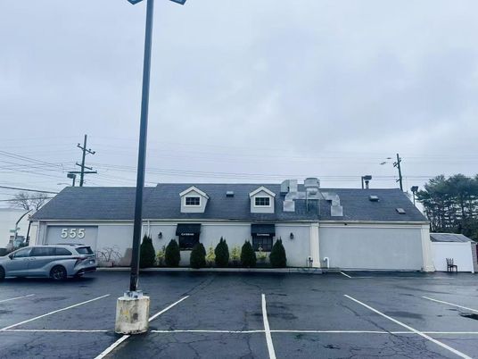 Attached, Exterior, Facade, Cape Cod