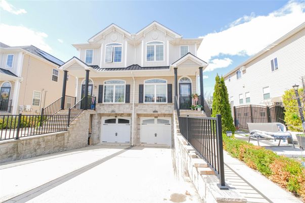 Attached, Exterior, Facade, Rowhouse