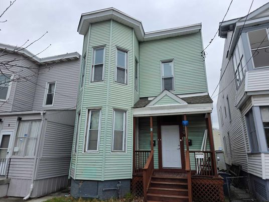 Exterior, Facade, Rowhouse