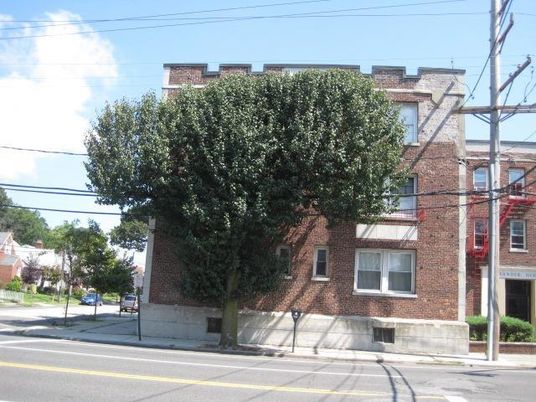 Exterior, Facade, Brick Facade, Rowhouse