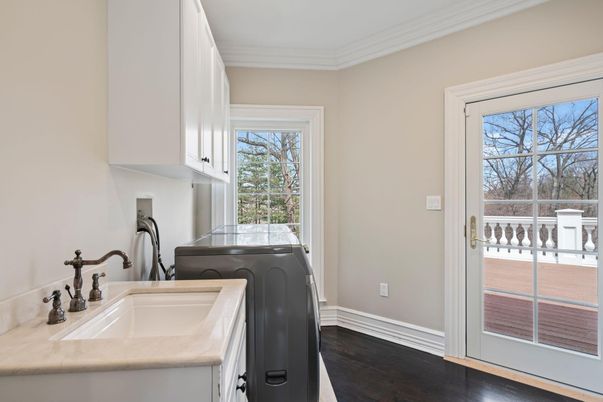 Interior, Washer, Wood Texture Flooring