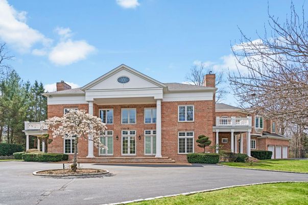 Exterior, Facade, Brick Facade, Georgian