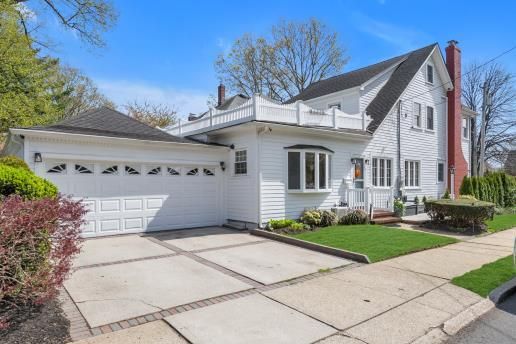 Attached, Exterior, Facade, Farmhouse