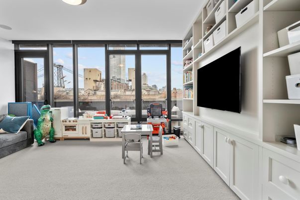 Home Office, Interior